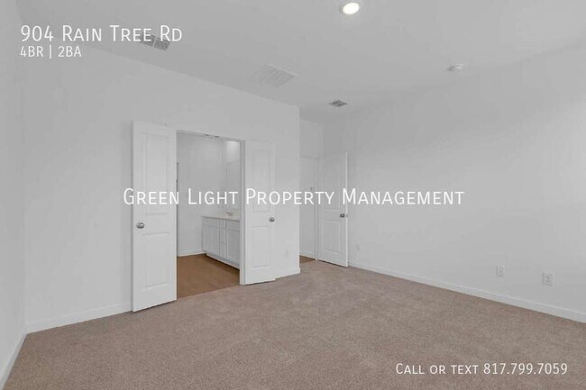 Building Photo - 904 Raintree Rd