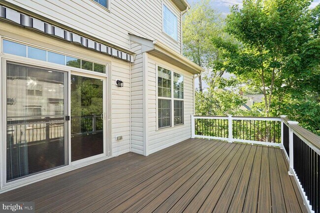 Building Photo - 102 Vista Knoll Dr