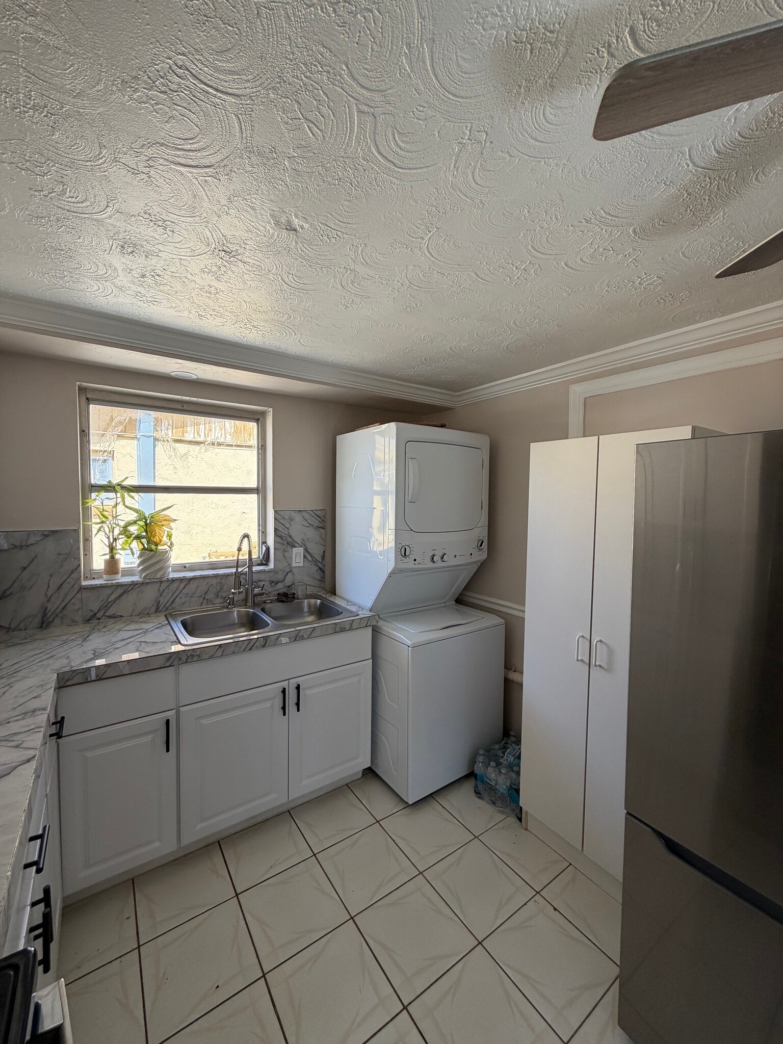 Building Photo - 2603 Almond Dr