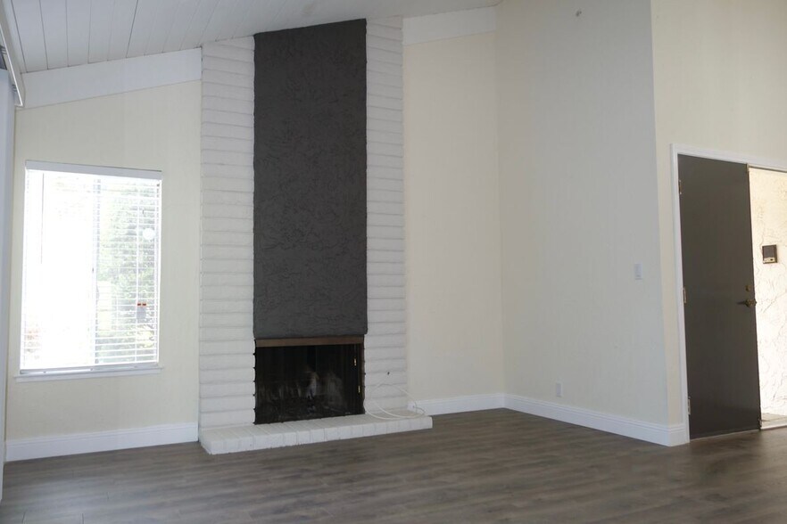 Building Photo - 112 Marchbanks Ct