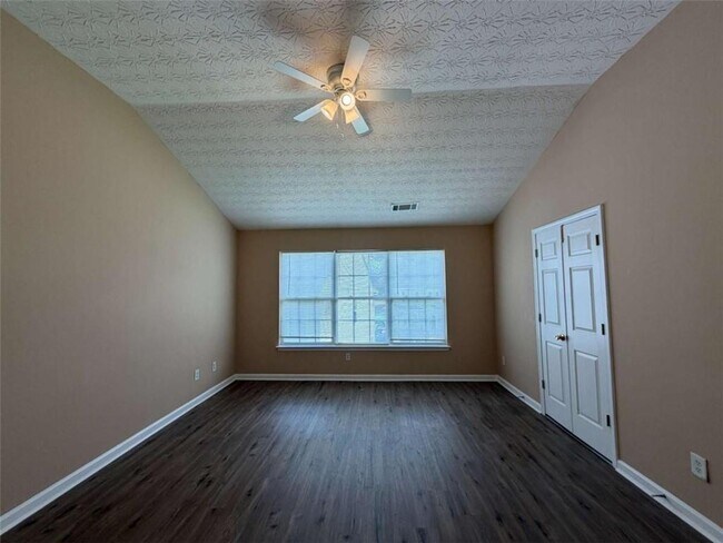 Building Photo - 644 Kenridge Dr