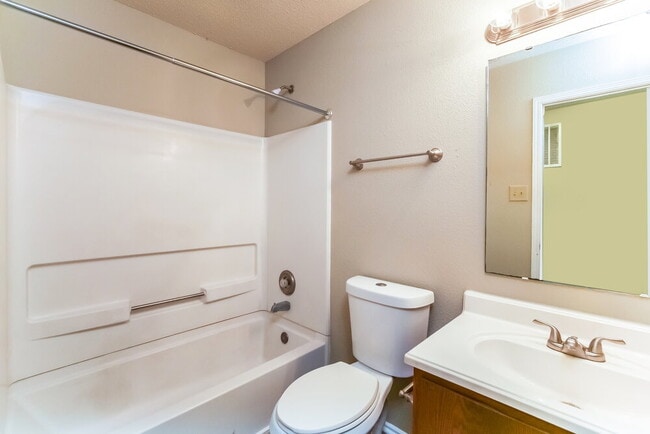 Building Photo - 2832 Ludwig Dr