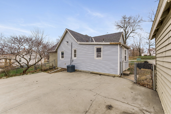 Building Photo - Charming 2 Bedroom Home with Granite Count...