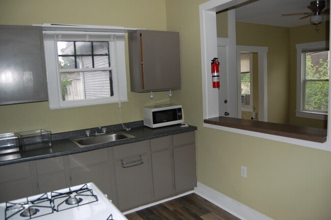 Building Photo - 2408 Ridgewood St