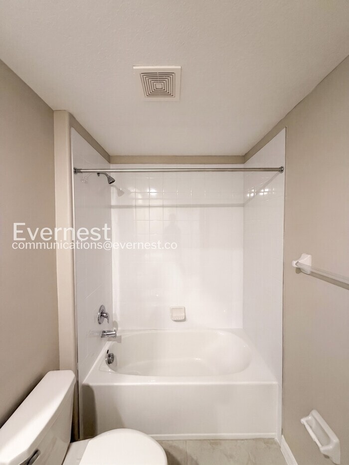 Building Photo - 946 Royal Empress Dr