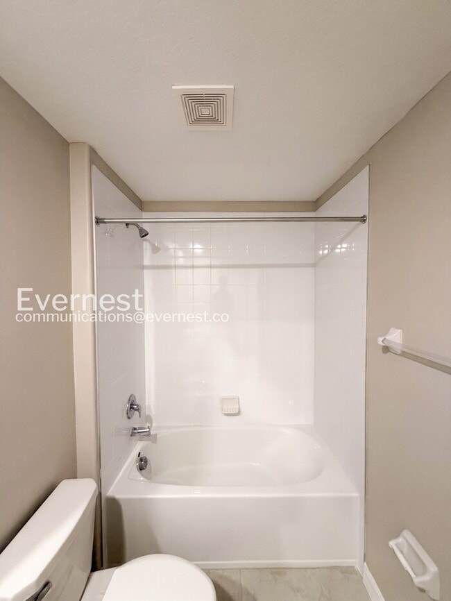 Building Photo - 3-Bed/2-Bath Town Home/Available Soon!