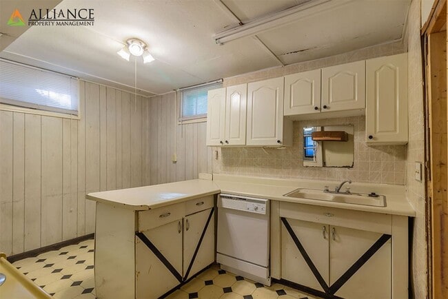 Building Photo - 1857 Anderson Ave