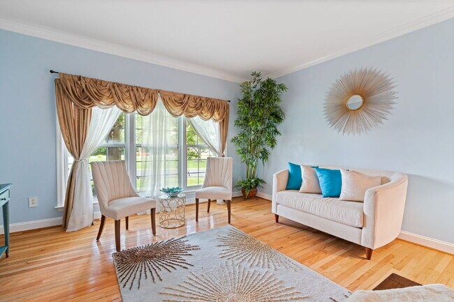 Building Photo - ***Amazing opportunity to rent this beauti...