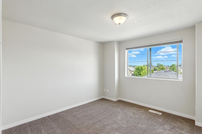 Building Photo - Beautiful 2-Bedroom, 2.5-Bath Townhome wit...