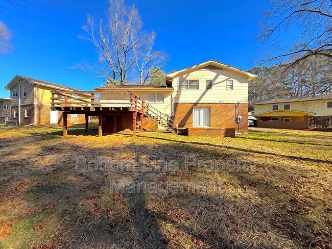 Building Photo - 907 Bannister Pl