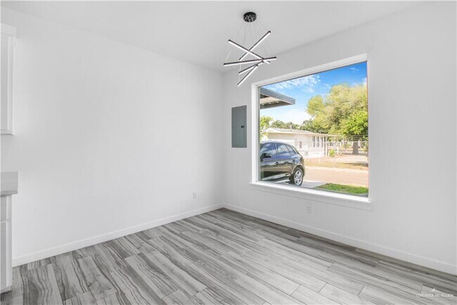 Building Photo - 21 West Dr