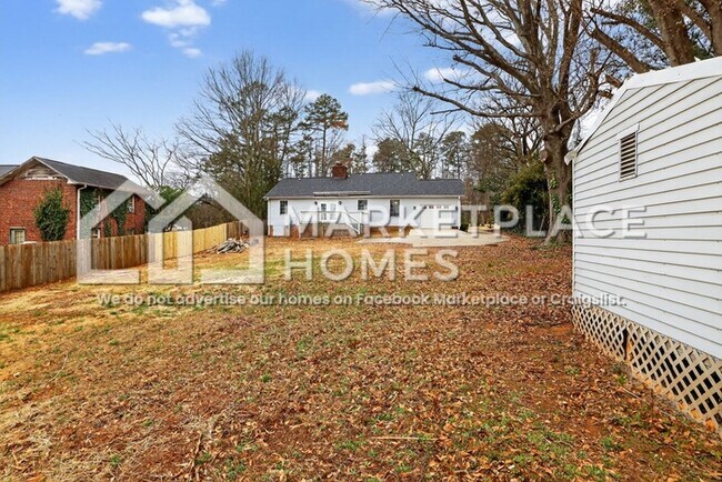 Building Photo - 1119 Roper Mountain Rd