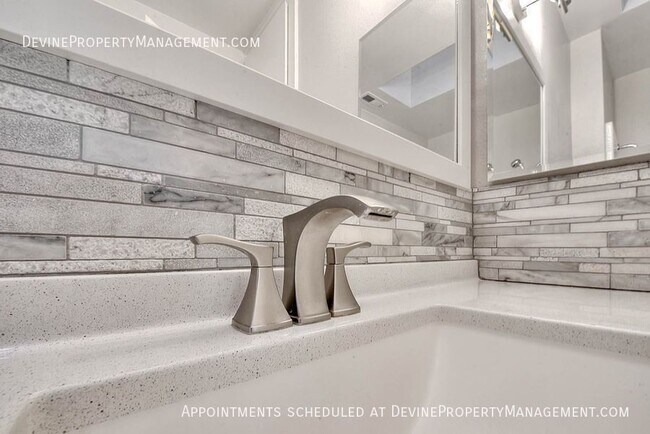 Building Photo - 9814 Hibiscus Ct