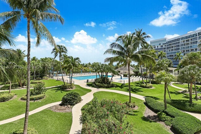 Building Photo - 881 Ocean Dr