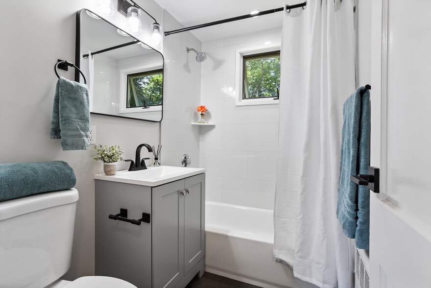 Building Photo - 15 Genetti St