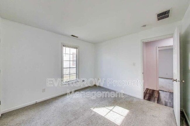 Building Photo - 142 N 7th Ave