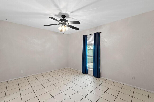 Building Photo - 2425 Ashdale Dr