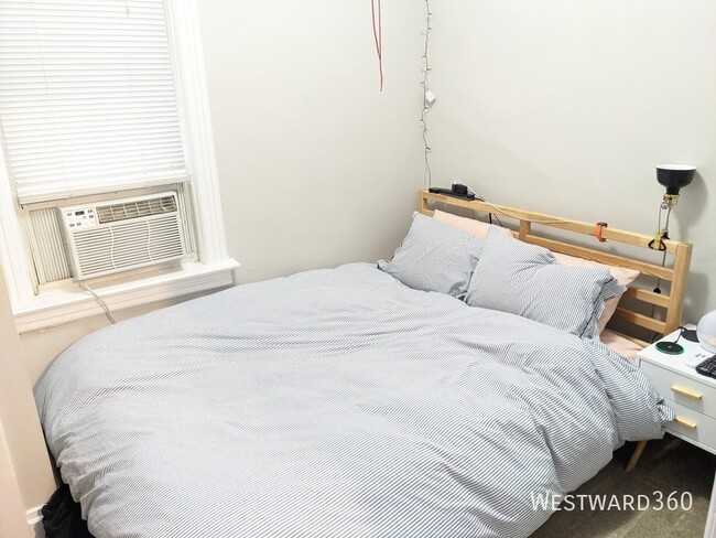 Building Photo - 3642 N Damen Ave