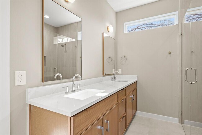 Building Photo - 4801 Sara Dr