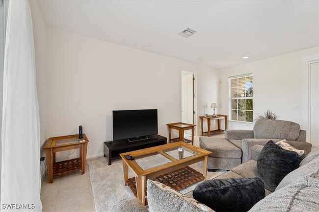 Building Photo - 2865 SW 25th Ave