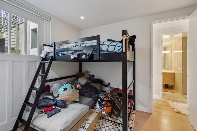 Building Photo - OPEN HOUSE: Saturday (6/27) 12:30pm-1:00pm. Stunning 3-Level Single Family Home with Modern Touch...