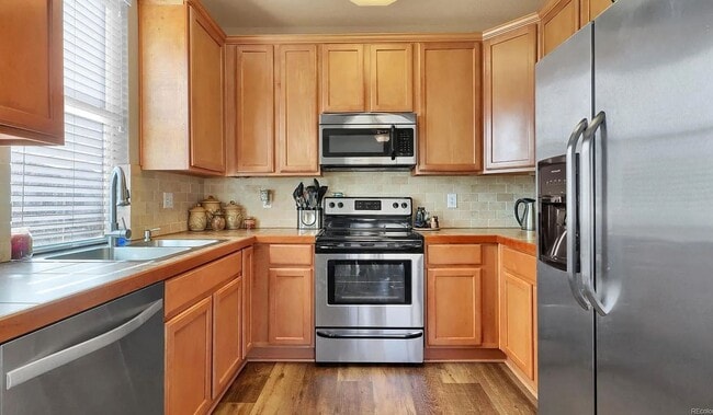 Building Photo - Quiet & Clean 2 bed / 2 bath Condo with Garage