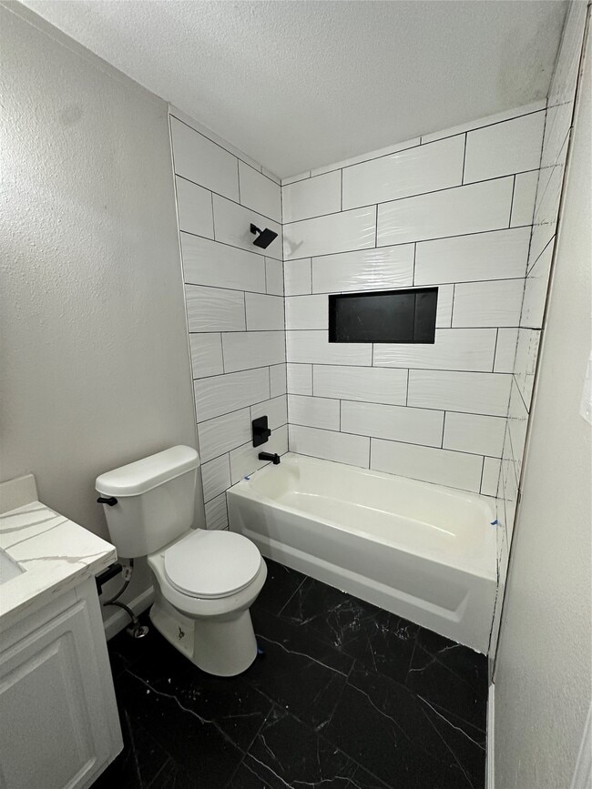 Building Photo - 11935 Greensbrook Forest Dr