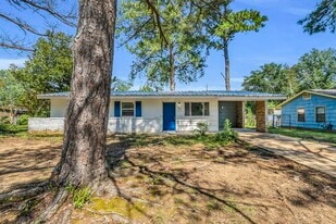 Building Photo - 405 Summerhaven Dr