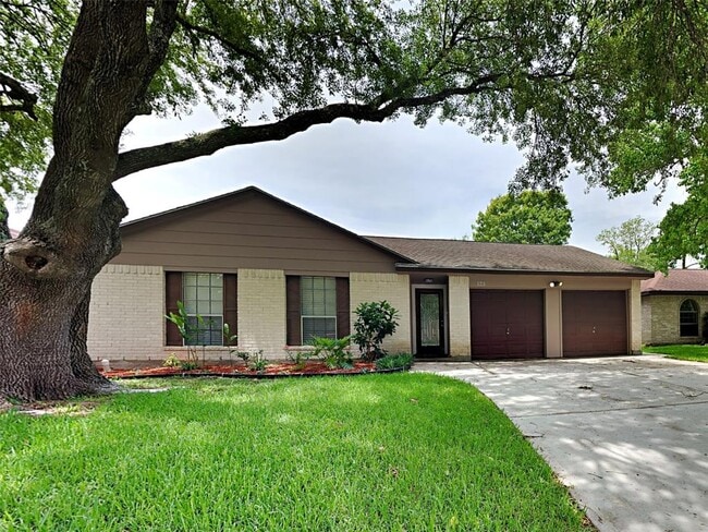 Primary Photo - 123 Greenshire Dr