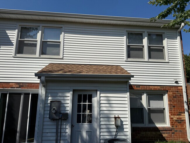 Building Photo - 4768 Old Hickory Rd