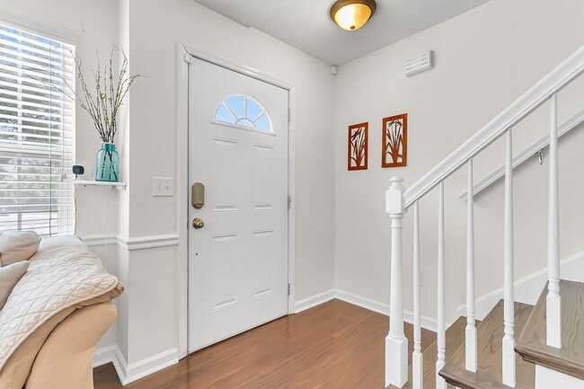 Building Photo - Beautiful 3-Bedroom Home in the Heart of Charleston!