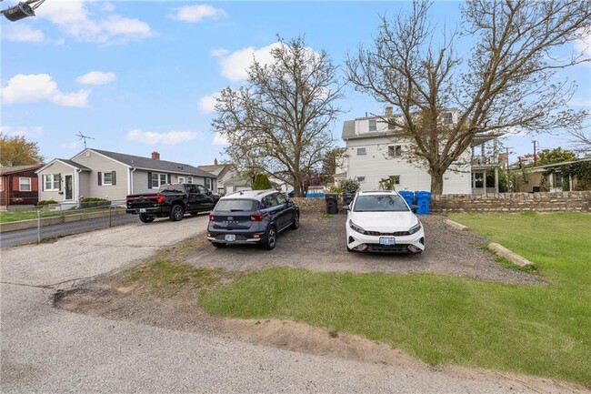 Building Photo - 1561 Cranston St