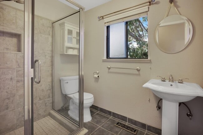 Building Photo - Hollister Home in Ridgemark Gated Community