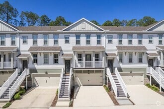 Building Photo - 4 bedroom/ 3.5 bathroom condo in the heart...