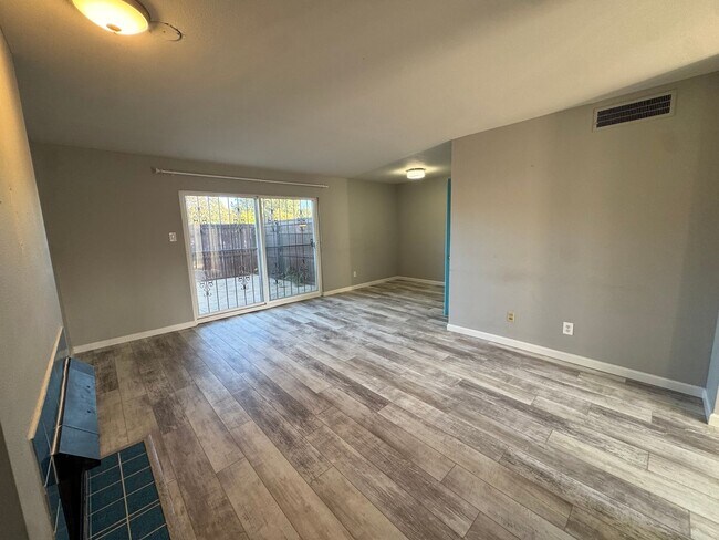 Building Photo - All Utilities Included! Condo in Winrock Villas