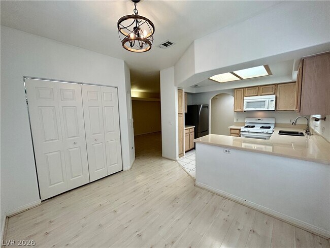 Building Photo - 525 Indian Princess Dr