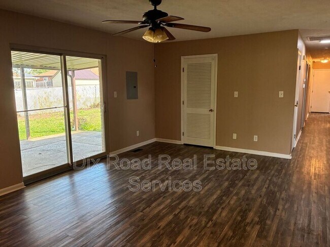 Building Photo - 5261 Bromwick Dr