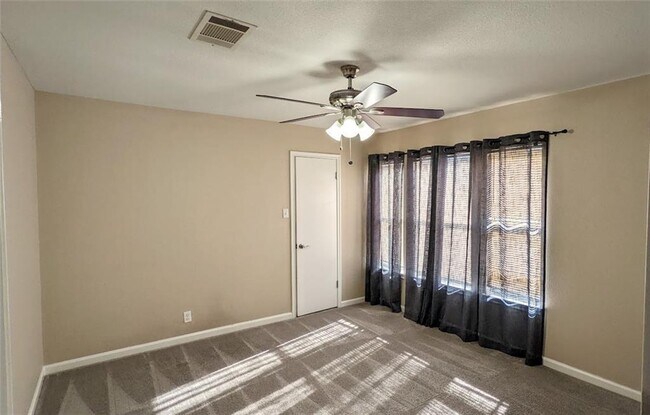 Building Photo - 1110 Jolie Ln