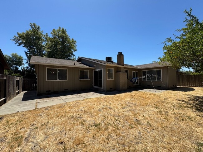 Building Photo - Four Bed, Two Bath Home In North Stockton