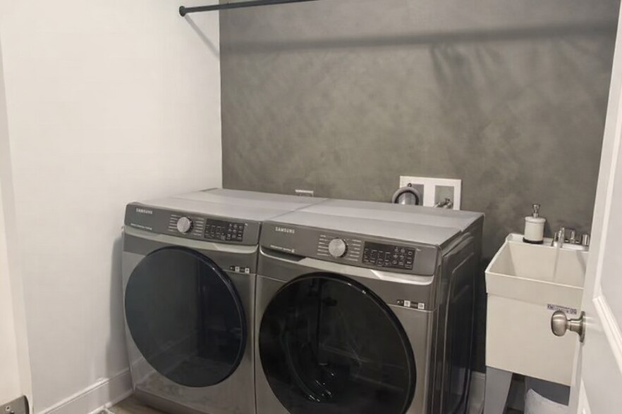 Building Photo - 245 Limehouse Rd