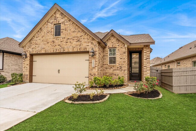 Building Photo - 15520 Maple