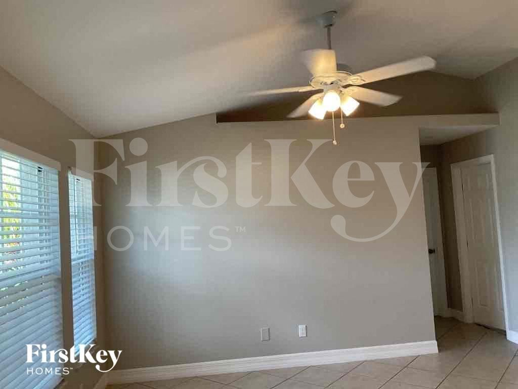 Building Photo - 314 SE 15th St