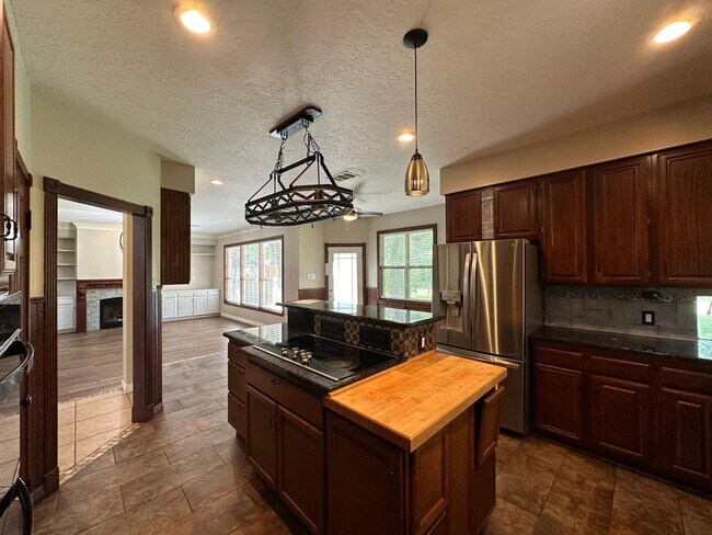 Building Photo - South Austin, Circle-C, Two Story - Available Now