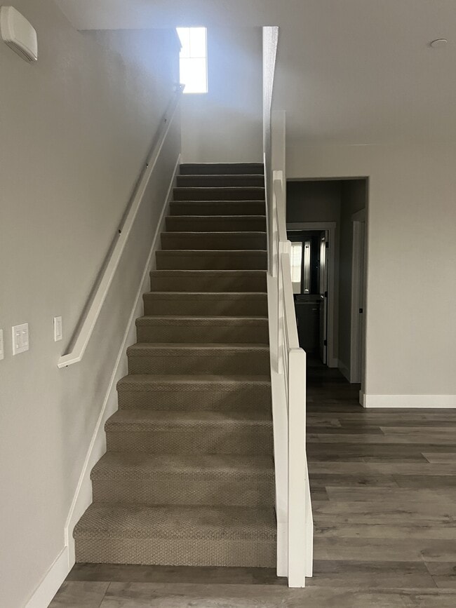 Building Photo - 232 Tuso Ranch Rd