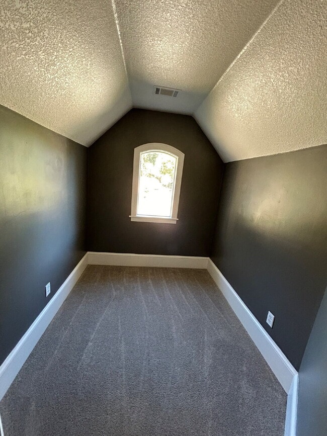 Building Photo - "Charming 4-Bedroom Retreat with Granite F...