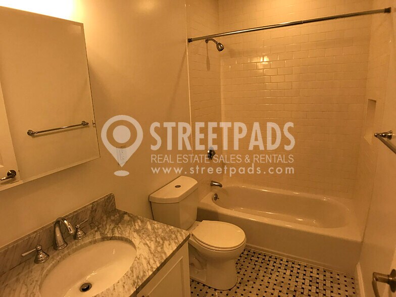 Building Photo - 1 Langdon Sq