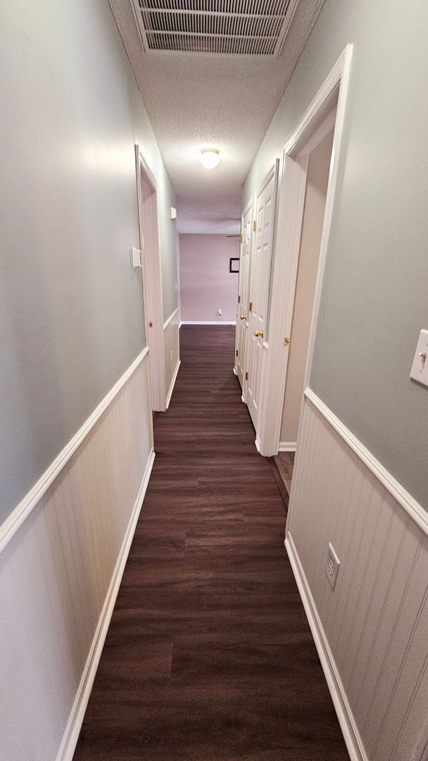 Building Photo - 4 BR 2 BA Southwest