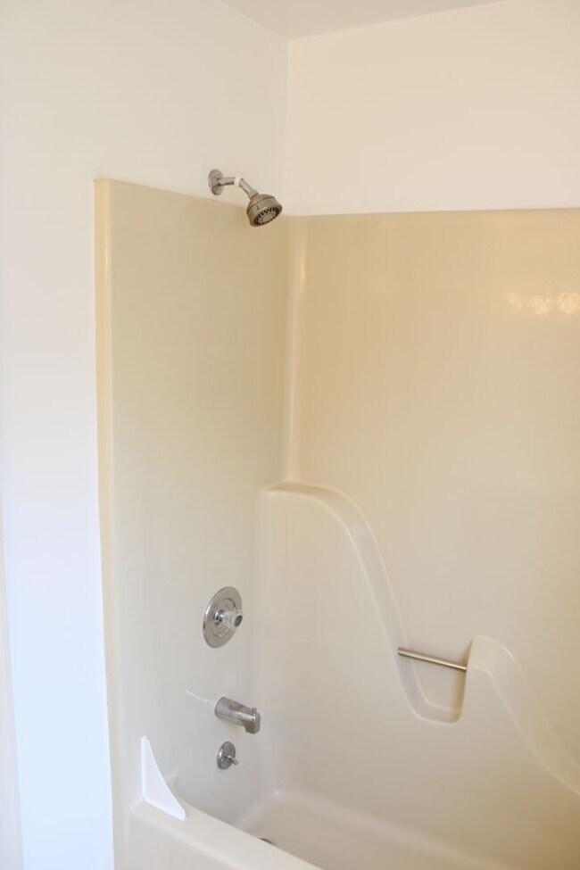 Building Photo - Conveniently Located- Three Bedroom Home Annapolis, MD