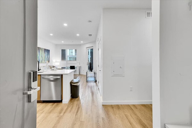 Building Photo - 593 Camino De La Reina