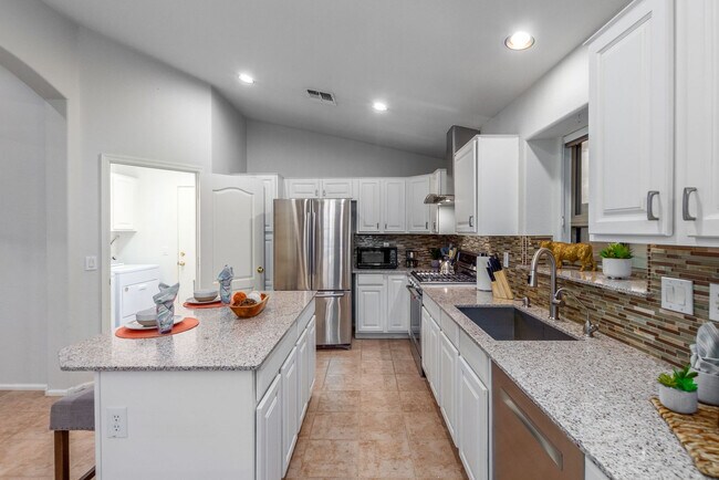 Building Photo - 214 N 165th Dr